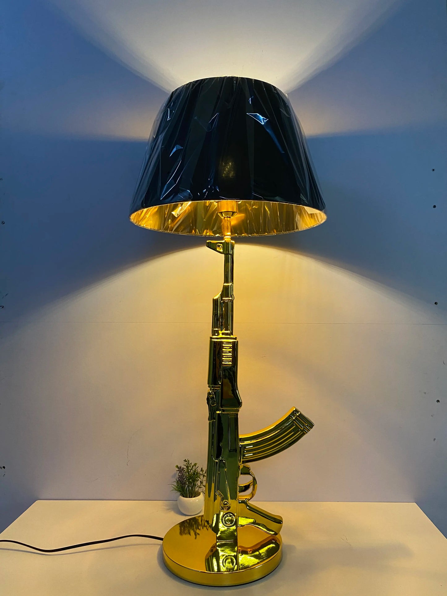 AK47 Gun Table Lamp Creative European Craft Modern Minimalist Bedroom Bedside Table Lamp